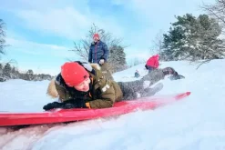 Akematte snow glider