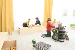 Akustikk lekepodie med uttrekkbar seng