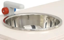 Bianca lekekjøkken uten sokkel