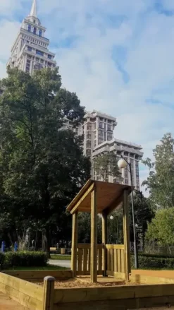 Clover sandkasse med lekehus