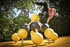Cloxx Parkour pyramid climber