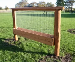 Core sansevegg med tråder og plantekasse