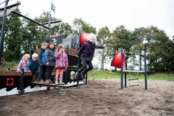 Dina tautunnel til XL piratskip