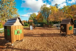 Flora lekehus lite brun