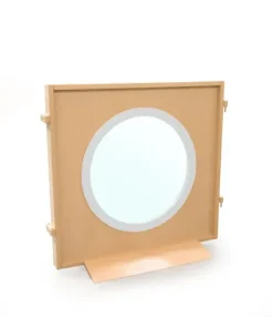 Lekevegg lav med vindu hvit