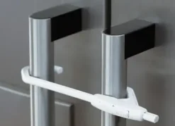 Lås til doble skapdører