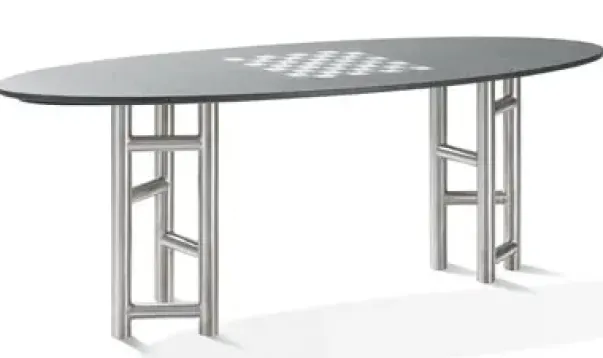 Mensa bord med sjakkbrett