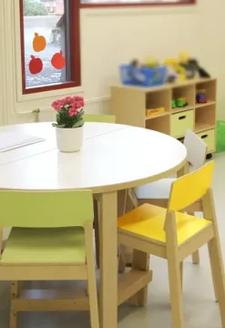 Mio stol med fotbrett gul