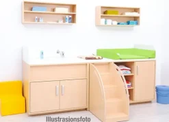 Oda stellebord med åpne hyller