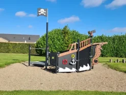 Sixtus stor baugseksjon med ror og mast