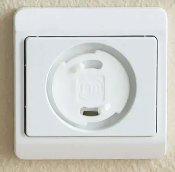 Stikkontakt plugg 12 stk pr eske