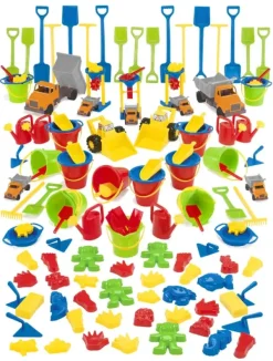 Stort sandsett med kjøretøy