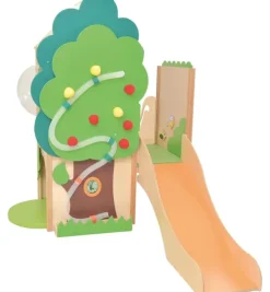 Trehuset med trapp og sklie